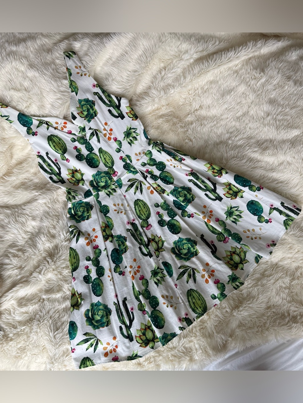 ModCloth - Ixia - White Cactus
Succulents Print Fit-and-Flare Dress with POCKETS - Picture 4 of 11